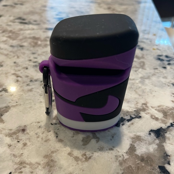 AirPod case - Picture 3 of 3